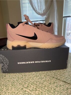 Nike LeBron Witness 9 men’s sneakers size 8.5 new/box without lid!